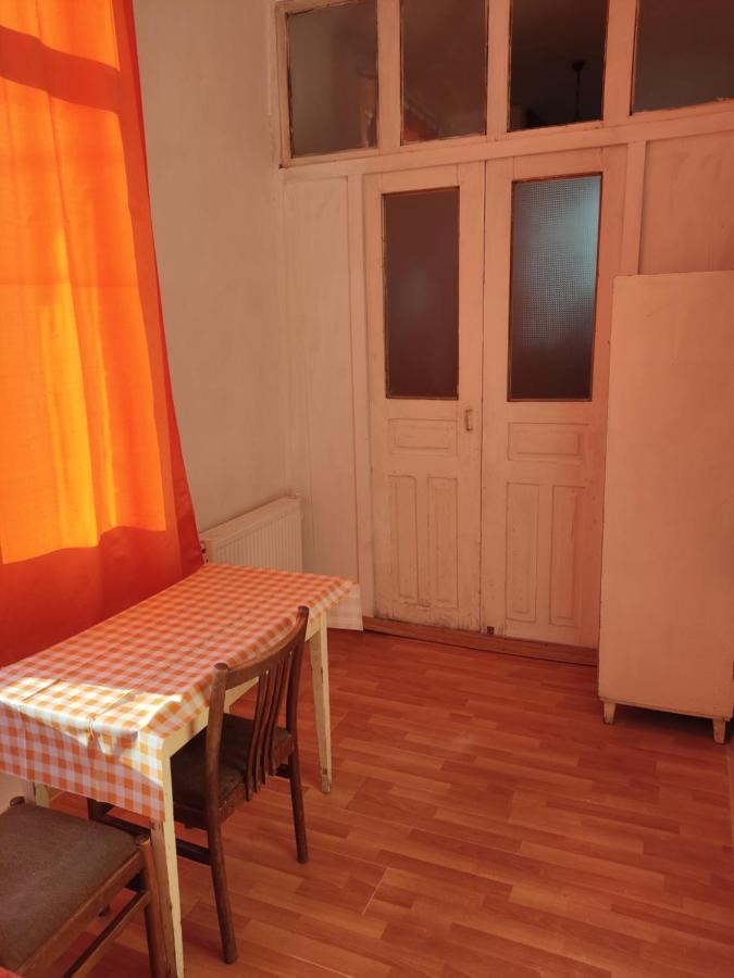 Vintage Door Tbilisi Apartment Exterior photo